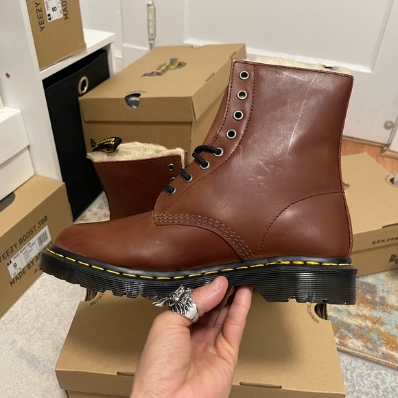 NIB Women’s Size 9 (Euro Sz 41) Dr. Martens 1460 Fur-lined Combat Boots In Brown - Picture 11 of 16